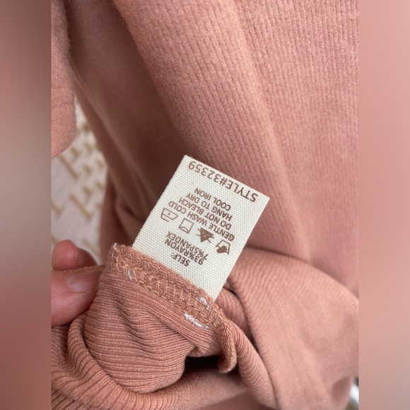 NWT Hem & Thread Cold Shoulder Pearl Trimmed Brushed Rib Dress MIDI Mauve - Picture 9 of 11